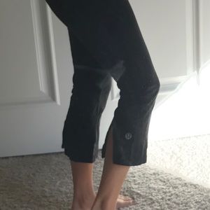 Lululemon gather and crow yoga pants. Black size 6