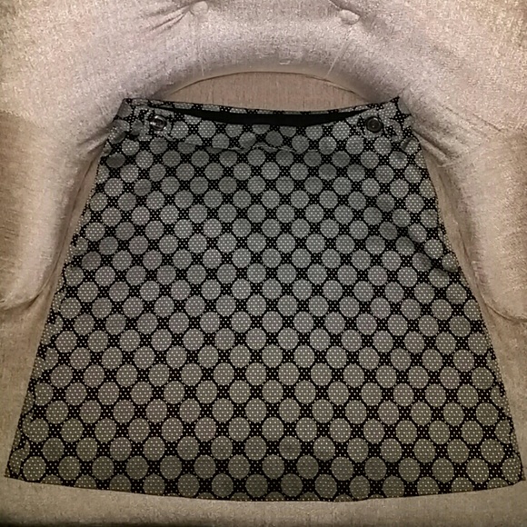 Limited skirt