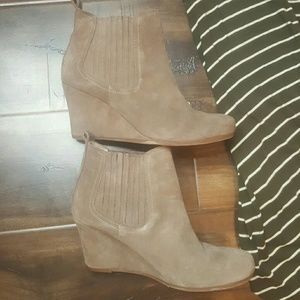 Dv Dolce Vita wedged booties