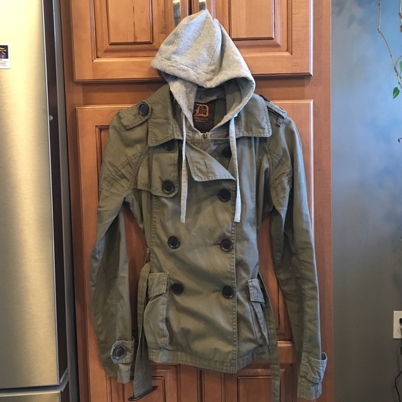Light peacoat with hood