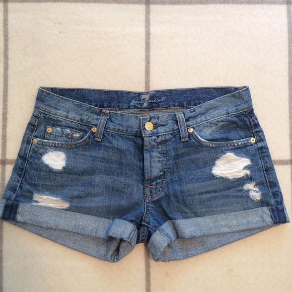 7 for All Mankind Shorts - Picture 2 of 4