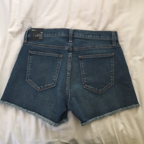 GAP authentic summer shorts medium wash Sz 28 - Picture 2 of 2