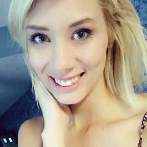 Meet your Posher, Corrine