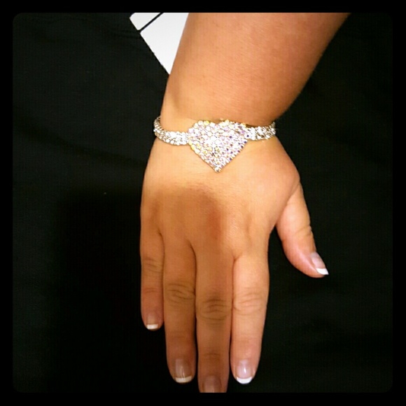 Stretch rhinestone bracelet with heart