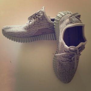 Yeezy Boost Shoes Brand New In Box Mens 7/Womens 8