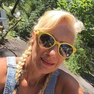 Meet your Posher, Joni