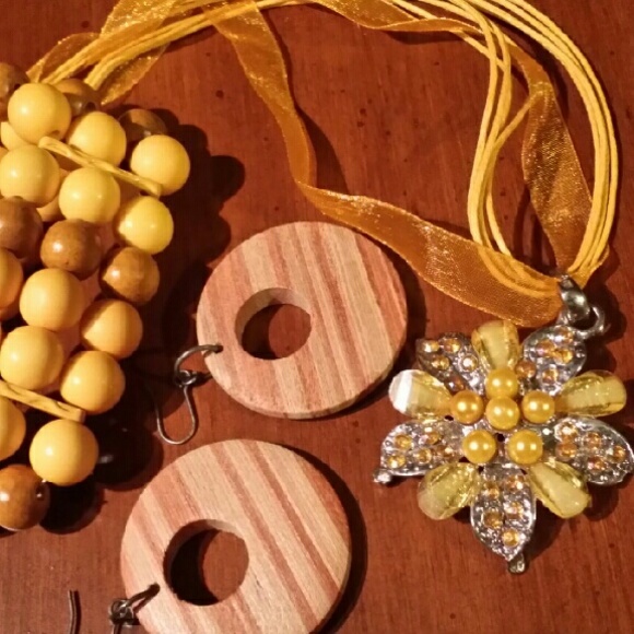 Bundle Set of  Yellow  and Wood Jewelry - Picture 2 of 4