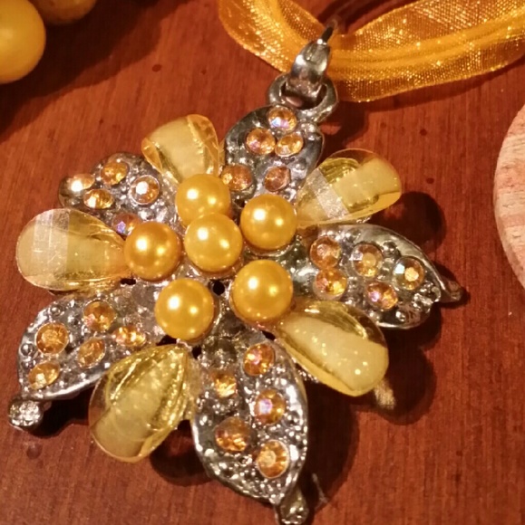 Bundle Set of  Yellow  and Wood Jewelry - Picture 3 of 4