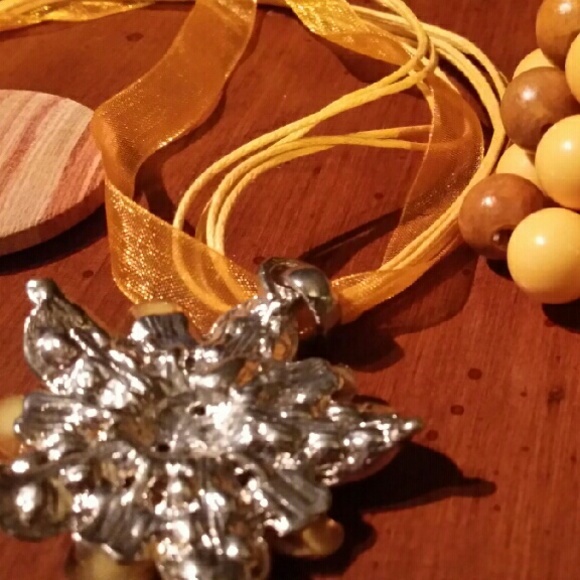 Bundle Set of  Yellow  and Wood Jewelry - Picture 4 of 4