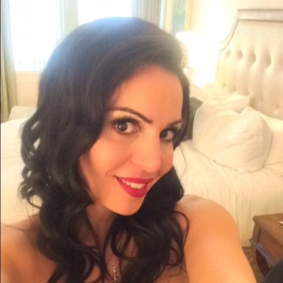 Meet your Posher, Cinzia