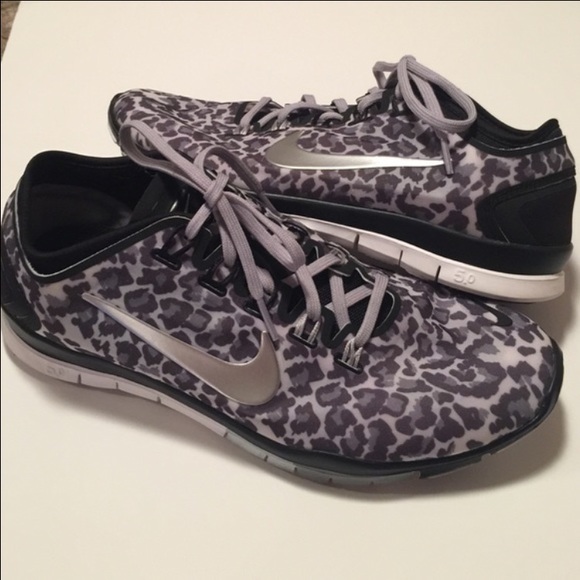 Nike free run 5.0 leopard sneakers