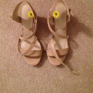 Size 9 beautiful dressy shoe - never worn
