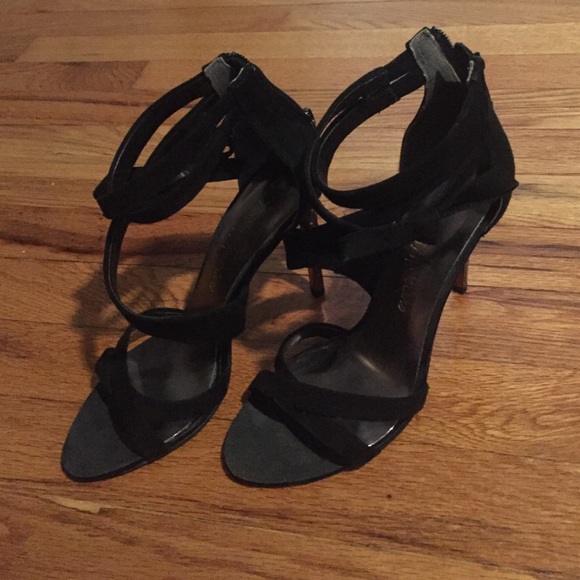 Black strap heels - Picture 1 of 3