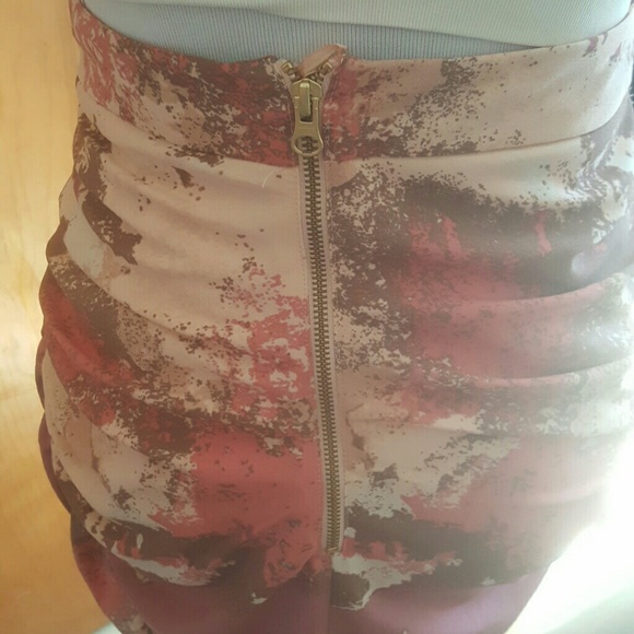 H & M ruched skirt - Picture 3 of 4