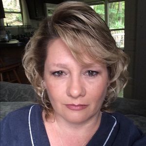 Meet your Posher, Cynthia