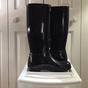 HUNTER rain boots + HUNTER white wool inserts