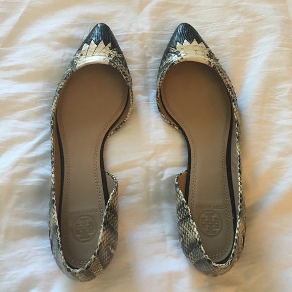EUC Tory Burch black and cream snakeskin flats