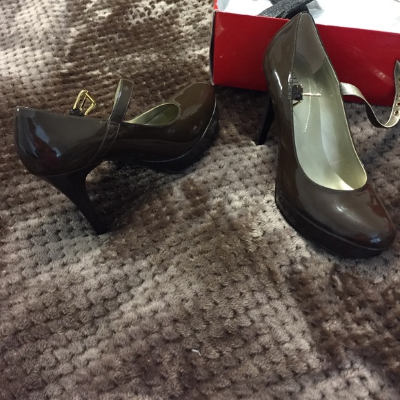 Paten leather brown heels
