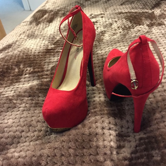 Red pumps