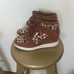 Leopard print wedged sneakers