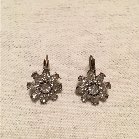Flower necklace . - Picture 2 of 2