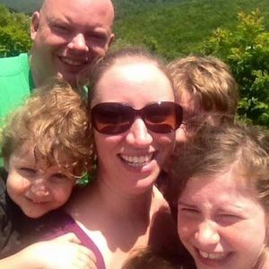 Meet your Posher, Lara