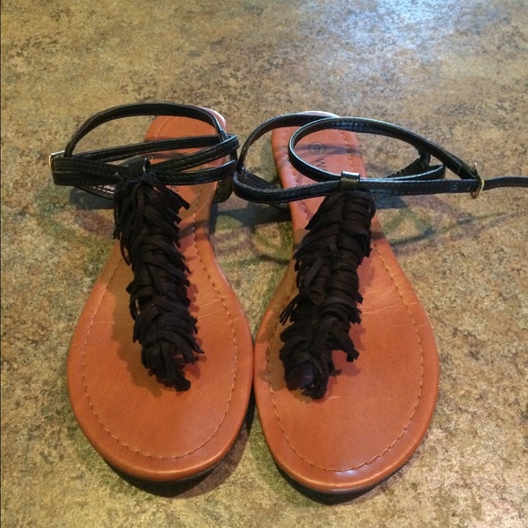 Fringe sandals - Picture 2 of 5