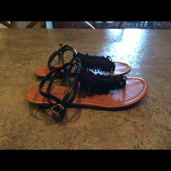 Fringe sandals - Picture 3 of 5