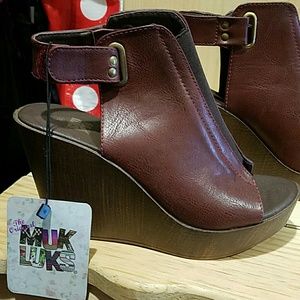 Muk Luks open toe heeks