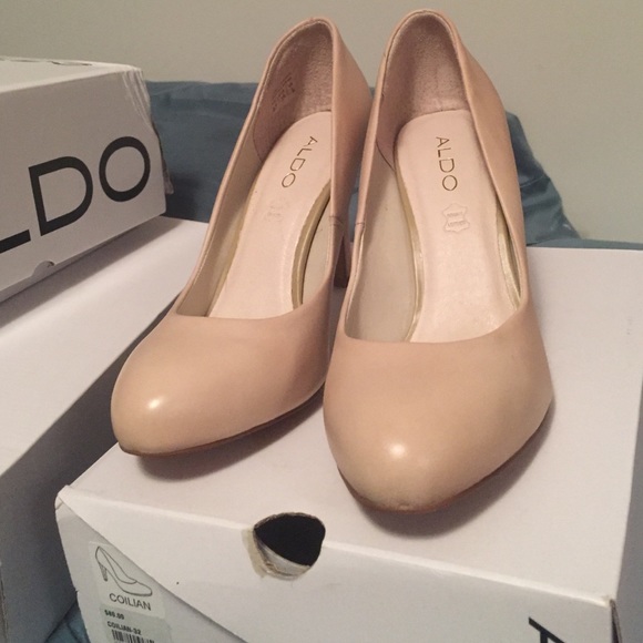 NIB Coilian cream colored leather Aldo heels. Sz 8