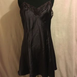 $5️⃣ WHEN BUNDLED Victoria's Secret nightie