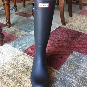 Brand new, bought on Poshmark, but need a size 10