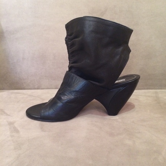 Vic Matie black booties
