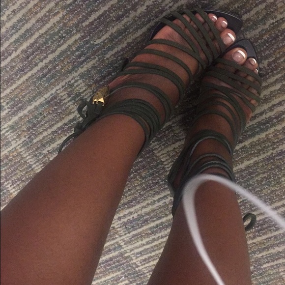 Super cute body hugging bandage skirt - Picture 3 of 4