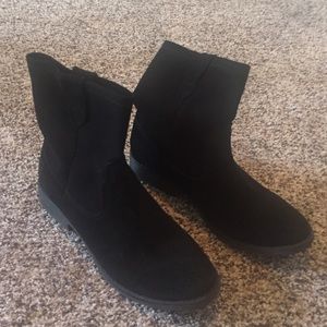 Black suede ankle boots!