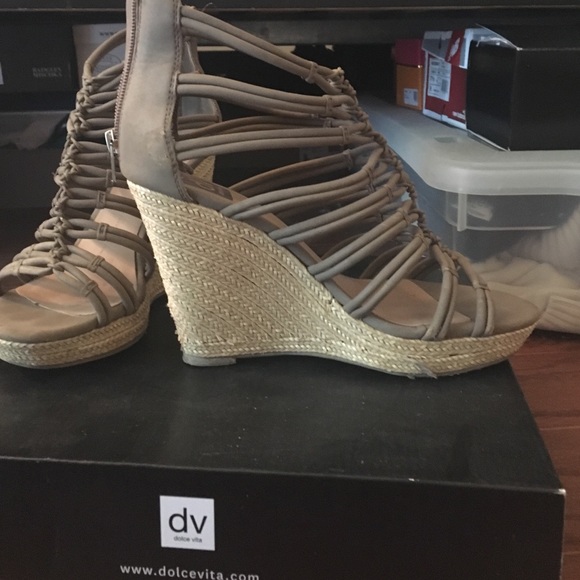 Summer neutral wedges - Picture 2 of 3