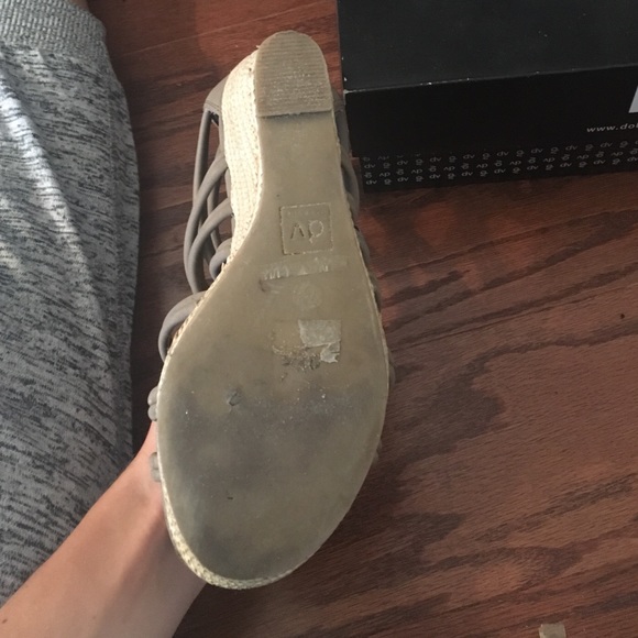 Summer neutral wedges - Picture 3 of 3