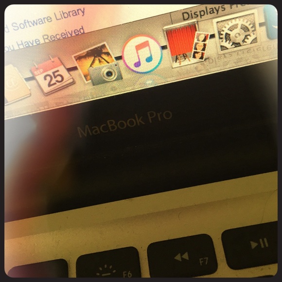 Apple laptop