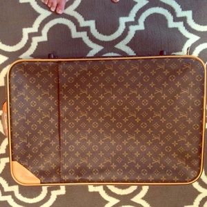 Fake Louis Vuitton large suitcase make an offer!