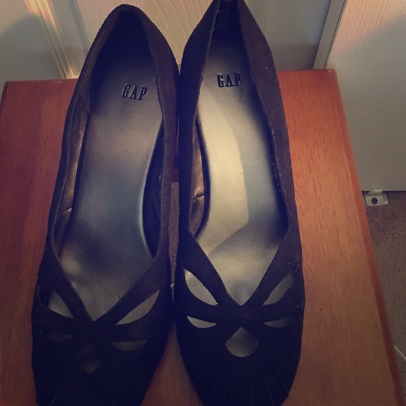 Black wedges
