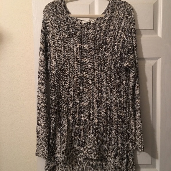 😍XL black and white sweater😍