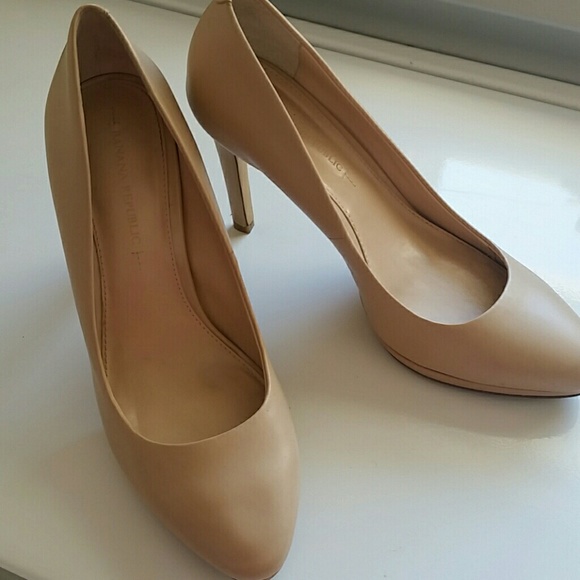banana republic nude heels