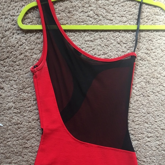 Sleeveless red mesh dress. - Picture 2 of 3