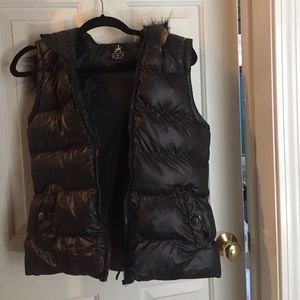 Black Vest with fake fur on the hood