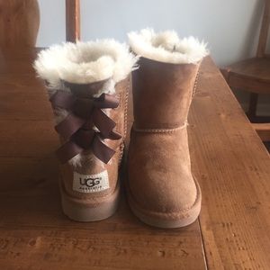 Toddler us size 8 Ugg Bailey Bow
