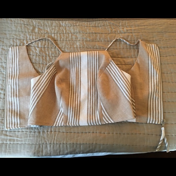 BCBGeneration RACER BACK CROP TOP - Picture 4 of 4