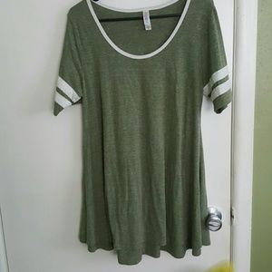 Medium LuLaRoe Varsity Perfect T