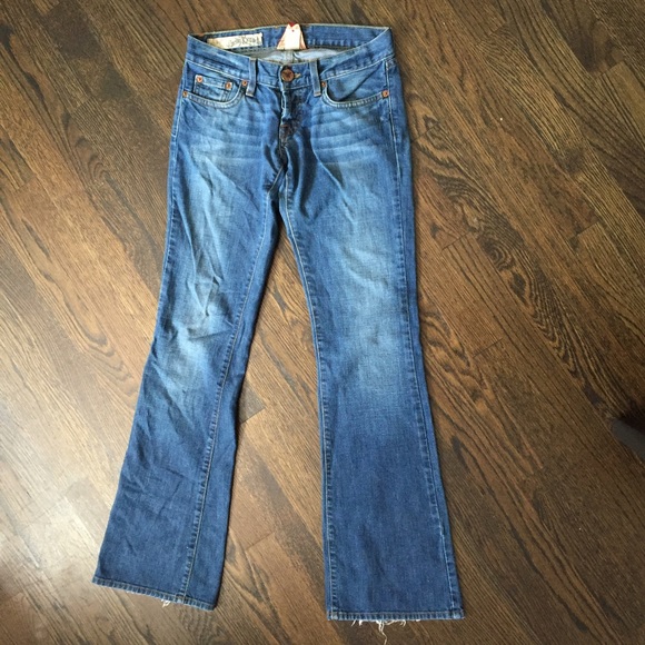 Lucky Brand "Charlie" Flare Jeans (24/00)
