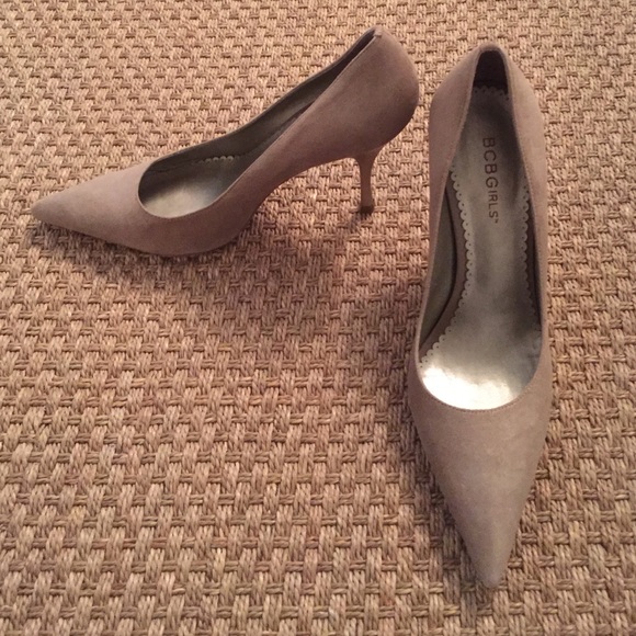BNWOT BCBG Soft gold suede heels