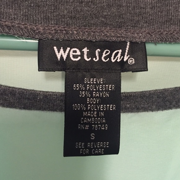 SOLD❗️Wet seal top - Picture 2 of 3